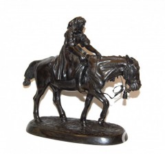 Скульптура "Крестьянка верхом на лошади с граблями"